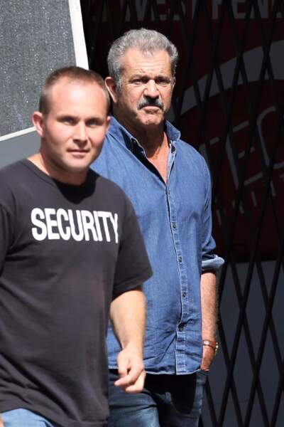 Mel Gibson, cheveux grisonnant et moustache imposante sur le tournage de son prochain film à Vancouver 