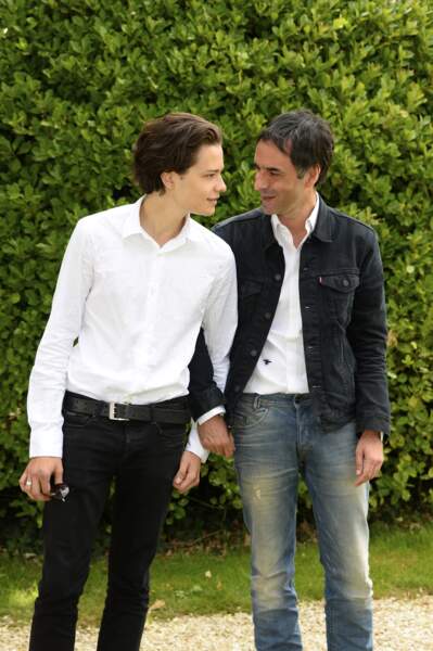 Jules Benchetrit a joué son premier rôle dans le film de son père, Chez Gino, en 2011