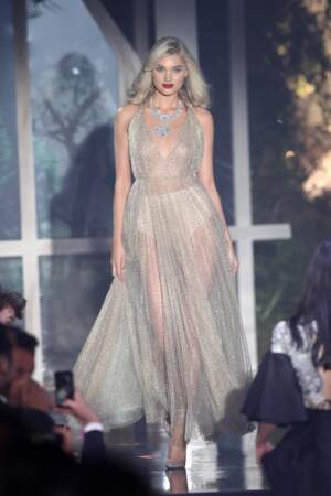Elsa Hosk magnifique en robe ultra transparente