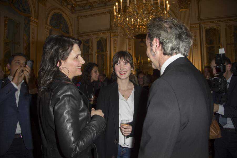 Juliette Binoche et sa fille Hannah Magimel, avec Serge Toubiana (président d'Uni France)