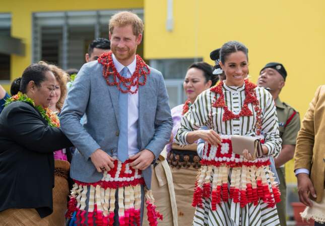 Meghan Markle et le prince Harry, avec des tenues traditionnelles Tonga