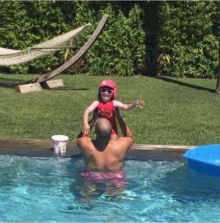 Karim Benzema, en vacances avec sa fille Melia (2 ans)