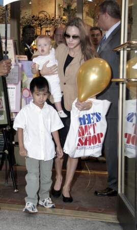  Angelina Jolie avec Maddox et Shiloh à New York en 2007
