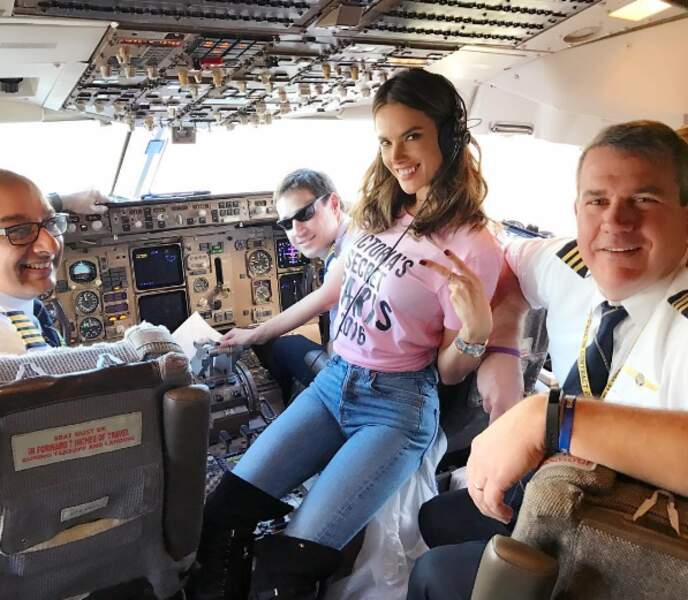 Alessandra Ambrosio aux commandes de l'avion