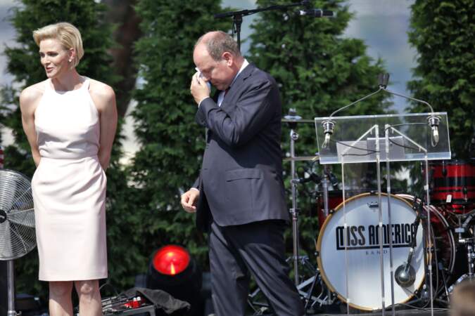 Albert de Monaco, très ému après un discours de Charlène lors des célébrations pour ses 10 ans de règne, en 2015