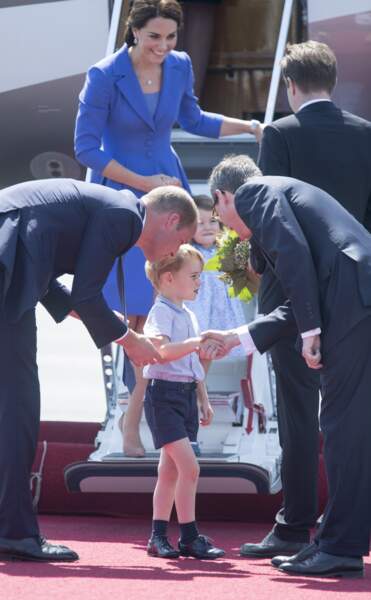 Le prince William et la princesse Kate apprennent en même temps la bienséance au petit George