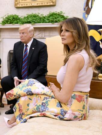 Melania Trump porte une jupe Valentinon de la collection printemps/été 2017