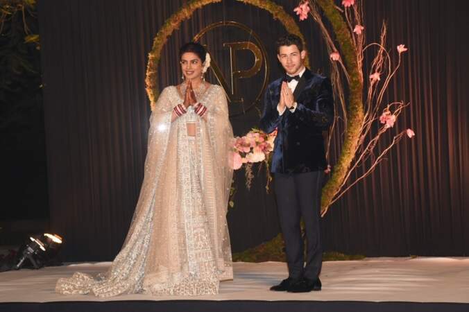 Priyanka Chopra (dans une robe signée Falguni & Shane Peacock), et Nick Jonas, le 4 décembre 2018
