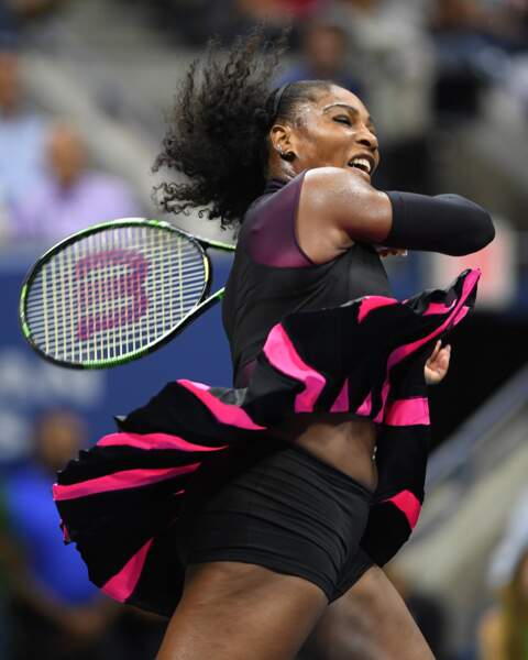 A l'US Open de 2016, jupe volantée et culotte montante, Serena ne retient pas son coup droit. 