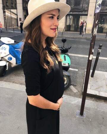 Léa Arnezeder, resplendissante, affiche son joli ventre de future maman sur Instagram