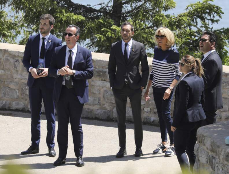 Brigitte Macron surprend avec une paire de baskets au G7