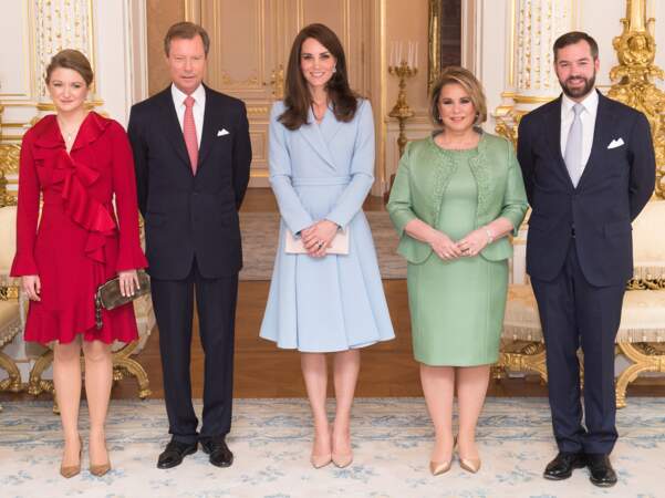 Une tenue qu'elle a gardé pour rencontrer la famille royale du Luxembourg.