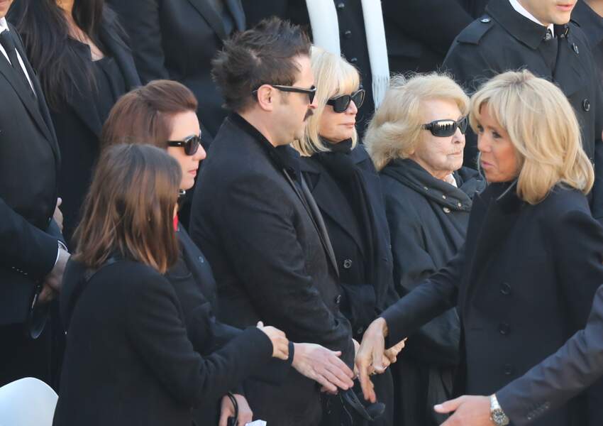 Brigitte Macron avec Seda (fille de Charles Aznavour) et Aida (sœur de Charles Aznavour) aux obsèques