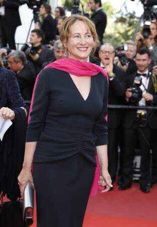 Ségolène Royal monte les marches du Palais des festivals de Cannes le 22 mai 2017.