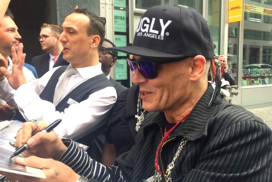 Johnny Depp, très amaigri, rencontre des fans en juin 2018