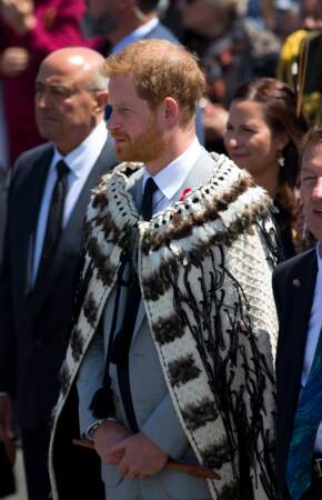 Le prince Harry en cape traditionnelle maorie, à Te Papaiouru Marae à Rotorua, Nouvelle Zélande le 31 octobre 2018