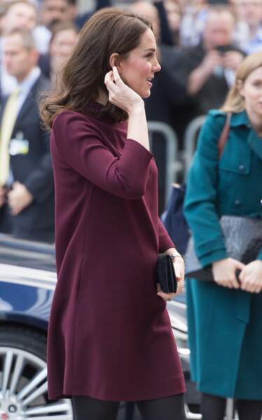 Kate Middleton casual chic avec une robe droite à 480 £
