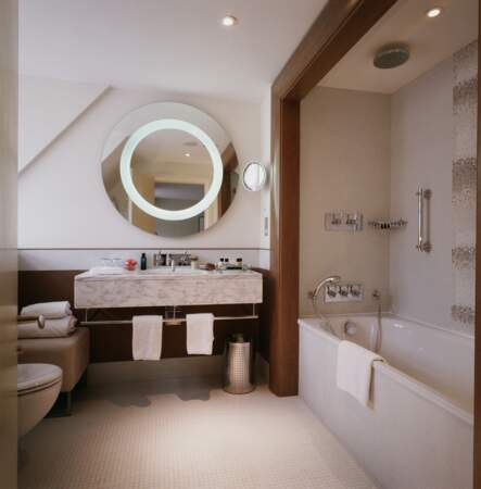 Browns Hotel, Londres : vue d'une salle de bains