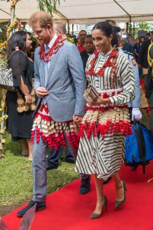 Meghan Markle porte un ta'ovala, une robe traditionnelle du Tonga