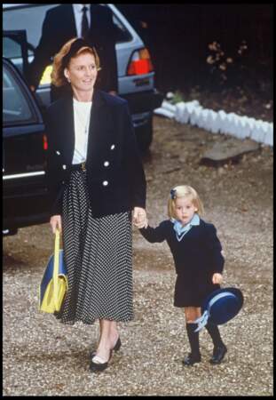 Sarah Ferguson, duchesse d'York, avec sa fille la princesse Beatrice, à Windsor en 1991