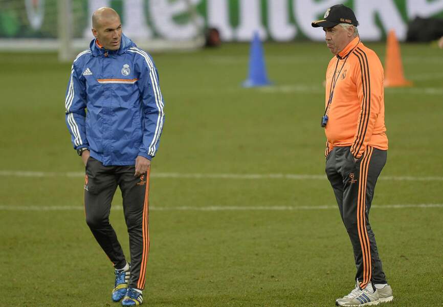 C'est auprès de Carlo Ancelotti qui Zinedine Zidane découvre le métier d'entraîneur