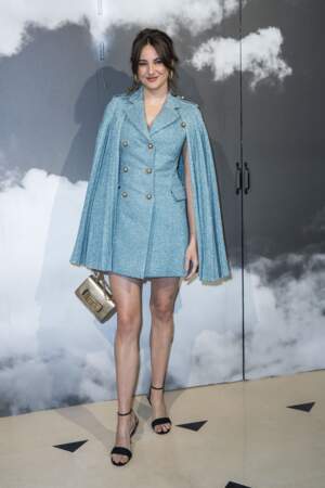 Shailene Woodley très lookée dévoile ses jambes fines lors du défilé Dior Le 1er juillet 2019