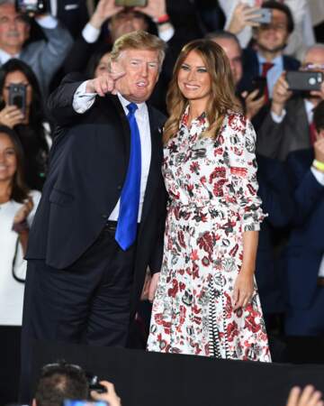 Donald Trump et Melania Trump très en beauté les cheveux lâchés et en robe Gabriella Hearst