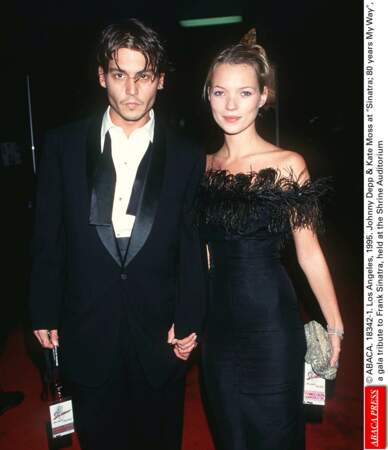 Kate Moss et Johnny Depp en 1995. La mannequin a 21 ans, il en a alors 32.