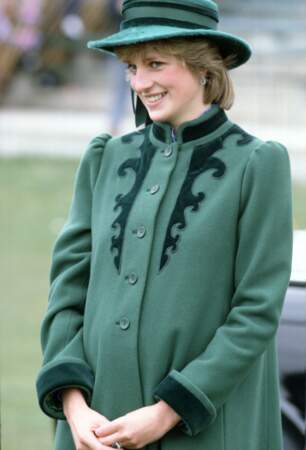 La princesse Diana en manteau vert à Bristol, en 1982