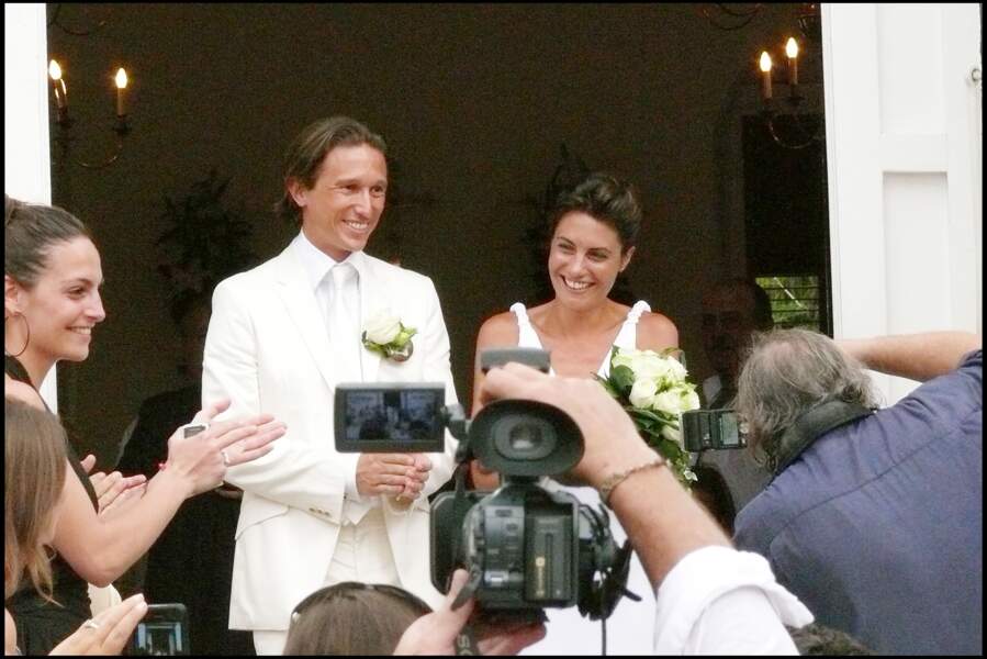 Alessandra Sublet et Thomas Volpi en sortant de l'église anglicane de Saint-Barth qui les a mariés en 2008