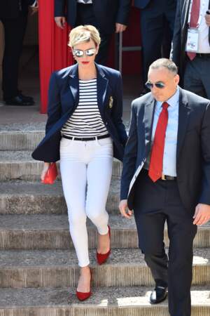Charlène de Monaco canon avec une nouvelle coupe de cheveux et son rouge à lèvres assorti à ses chaussures