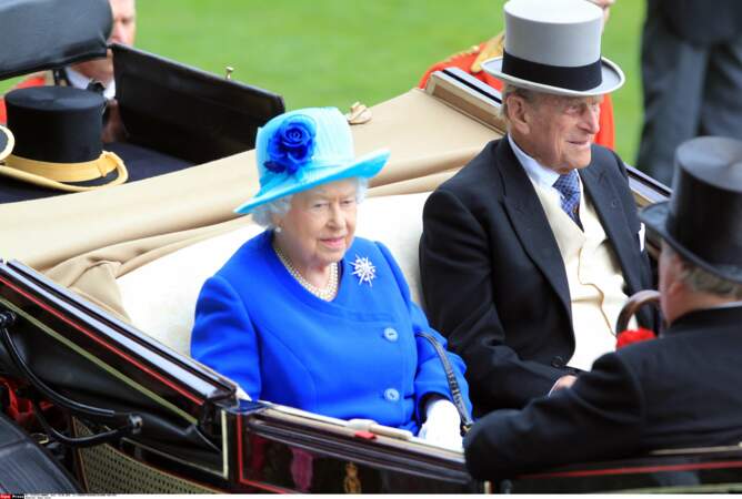 Elizabeth II : si vous ne l'avez pas encore compris, le bleu électrique, c'est son truc.