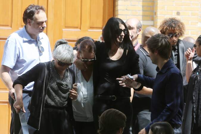 Sylvie Ortega Munoz, soutenue par ses proches, aux obsèques de Ludovic Chancel le 17 juillet 2017