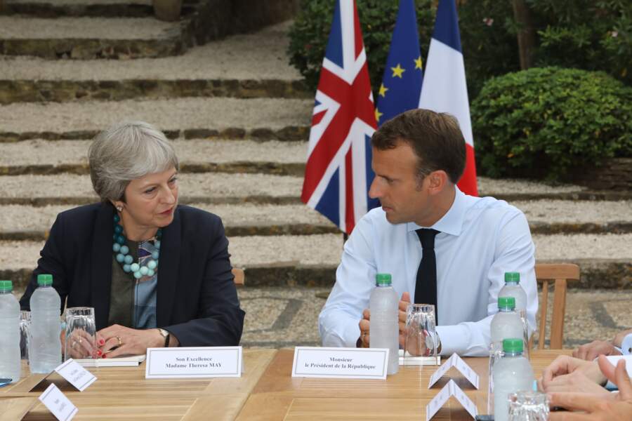Avant de débuter officiellement ses vacances au Fort de Brégançon, Emmanuel Macron y recevait Theresa May. 