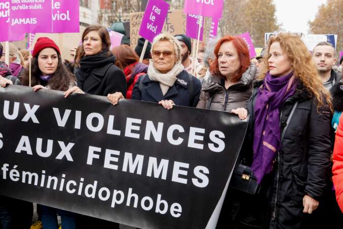 Sophie Darel, Anna Mouglalis, Muriel Robin, Eva Darlan lors de la manifestation organisée contre les violences fait