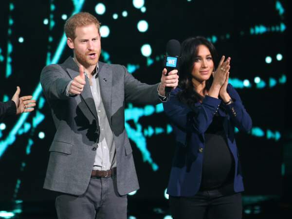 Meghan Markle était radieuse aux côtés du prince Harry en veste de blazer bleue