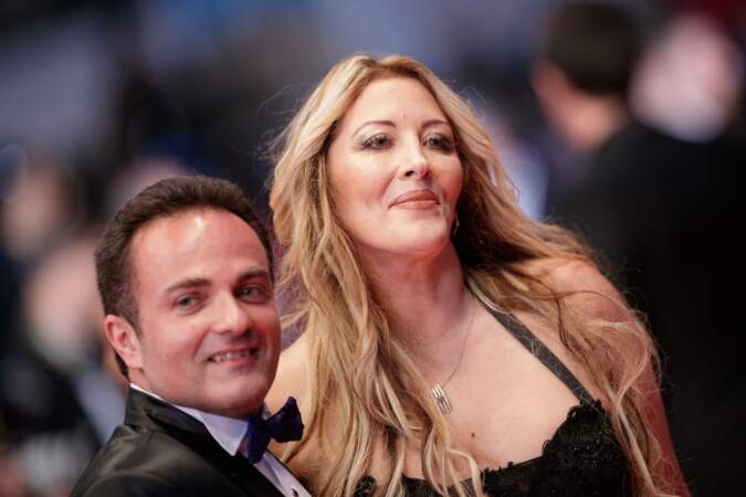 Loana monte les marches à Cannes, pour aller voir le film "Trois Visages" le samedi 12 mai
