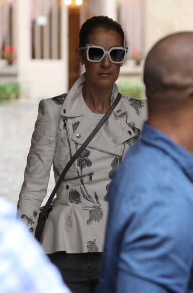 Céline Dion, look naturel, fait du shopping à Paris