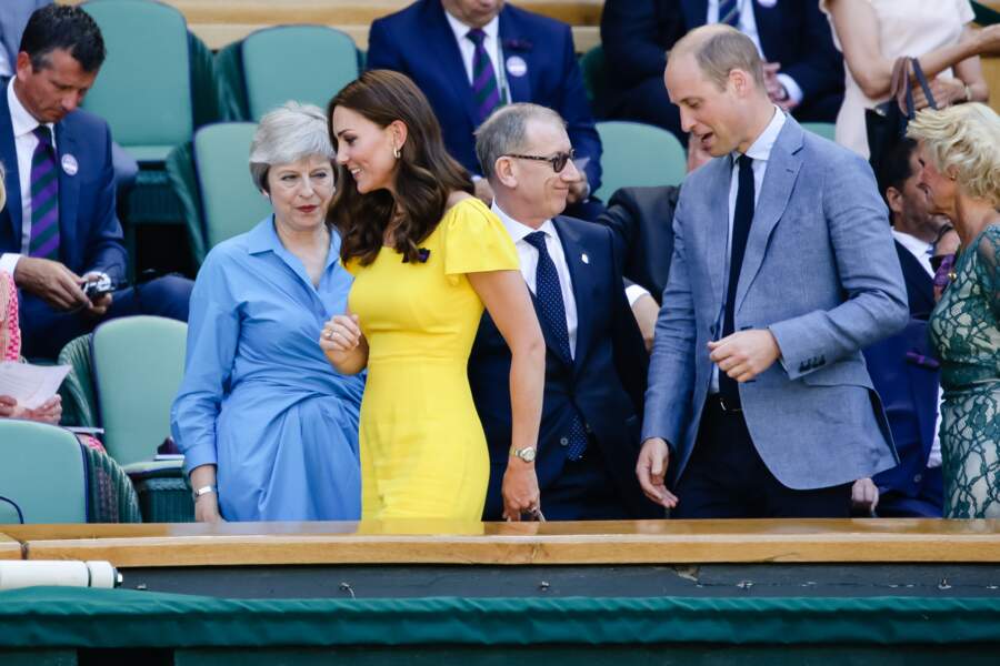 Kate Middleton affiche une ligne superbe dans sa robe jaune Dolce & Gabbana