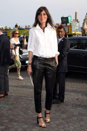 La rédactrice en chef de Vogue Paris adopte aussi régulièrement la chemise d'homme.