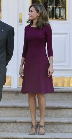 La reine Letizia, sublime dans une robe violine