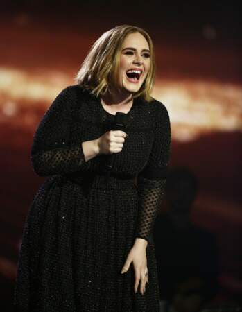 Le carré rétro de la chanteuse Adele