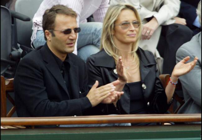 Le 4 juin 2004, Arthur et Estelle Lefebure dans les tribunes du stade Philippe Chatrier à Roland Garros.