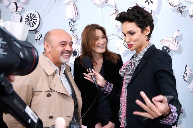 Fous rires entre Christian Louboutin, Carla Bruni et Farida Khelfa
