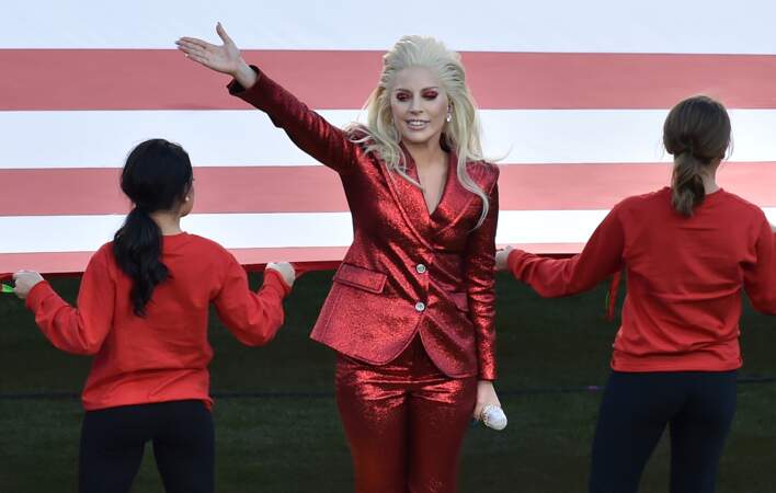 Lady Gaga chante l'hymne américain pour le Super Bowl