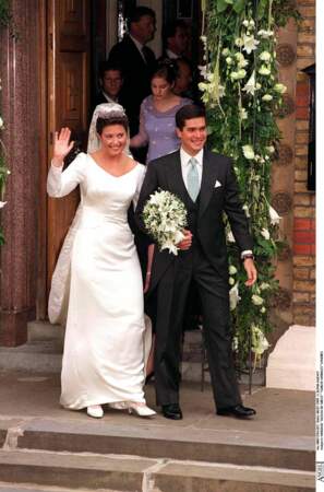 Alexia de Grèce (en robe Givenchy) et Carlos Morales lors de leur mariage à Londres le 8 juillet 1999