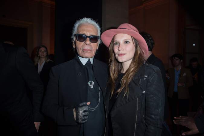 Karl Lagerfeld et Ana Girardot lors du lancement du parfum Karl Lagerfeld à Paris en 2014