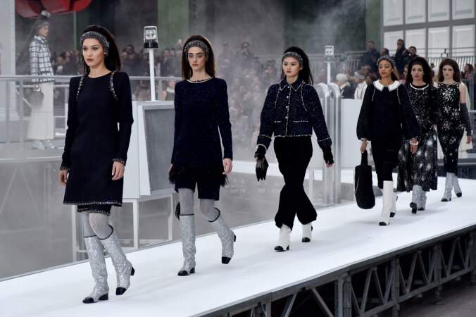 La valse finale des mannequins pour le défilé Chanel automne-hiver 2017 