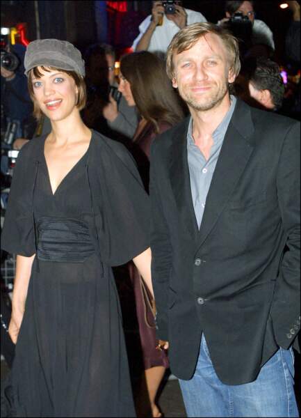 Daniel Craig avec sa compagne de l'époque Heike Makatsch en 2002 à Londres