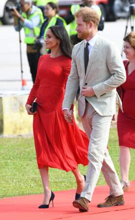 Meghan Markle et le prince Harry arrivent aux îles Tonga le 25 octobre 2018.